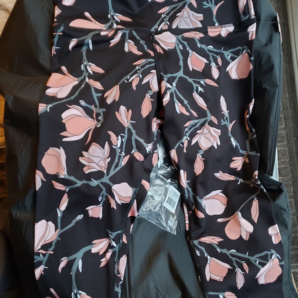 TEMA Athletics Leggings, Size M, Black and Pink Floral Pattern